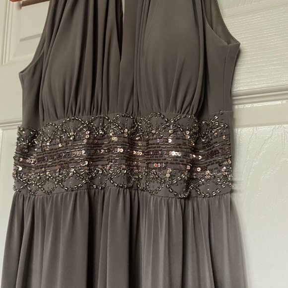 Beautiful dress - Picture 3 of 3